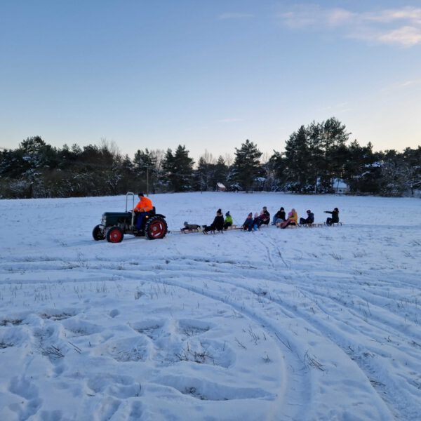 Winter Kinder mit Traktor_3